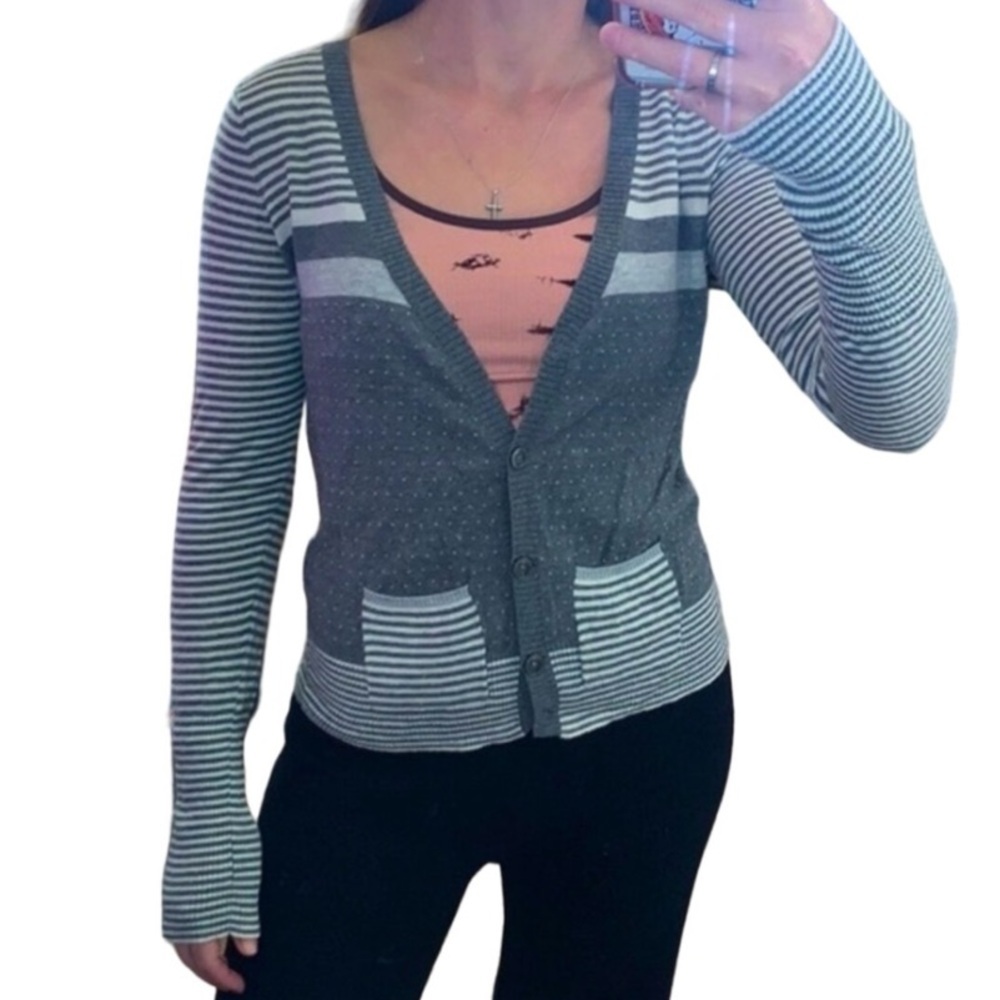 American Eagle Outfitters Grey White Cardigan Sweater Sz S 🤍